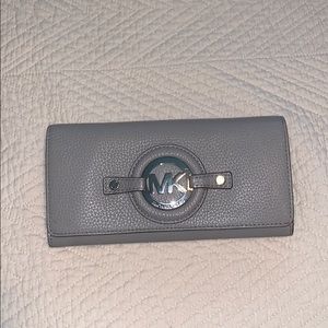 MICHAEL KORS WALLET!! ACCEPTING OFFERS